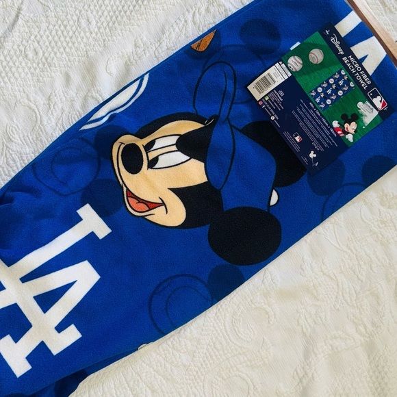 Disney / MLB Dodgers Mickey Mouse Large Beach Towel NEW 40in. X 72in. Microfiber - Picture 2 of 7